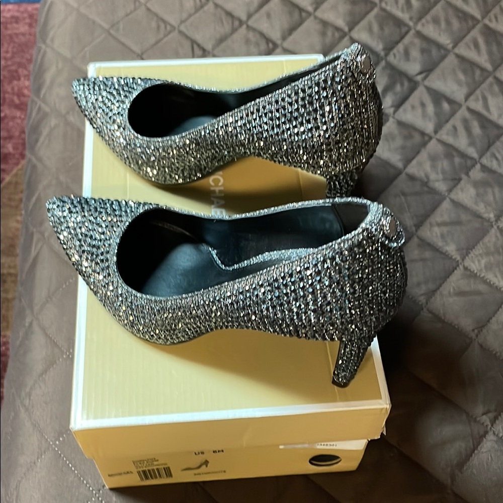 Glamorous Silver Stiletto Heels with Rhinestone Embellishments